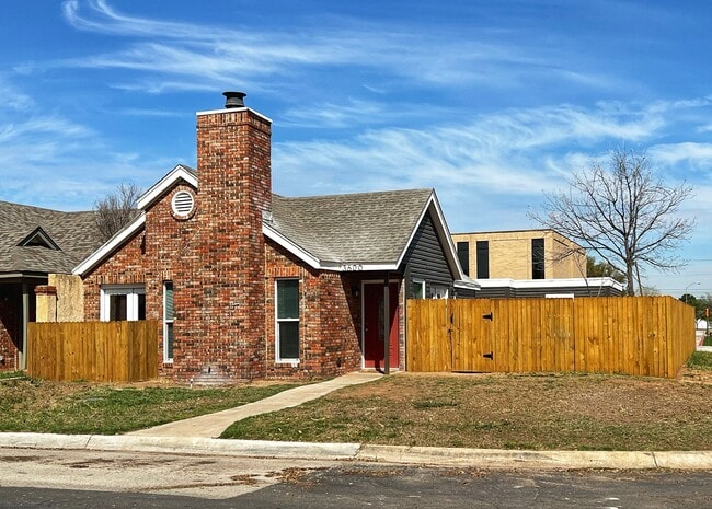 property at 3600 Monclave Dr