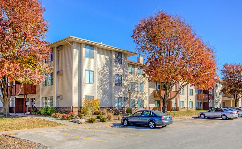 Bristol Ridge in Urbandale, IA - Foto de edificio