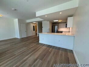 1079 Commonwealth Ave, Unit 529 in Boston, MA - Building Photo - Building Photo