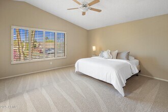 9012 E Sutton Dr in Scottsdale, AZ - Foto de edificio - Building Photo