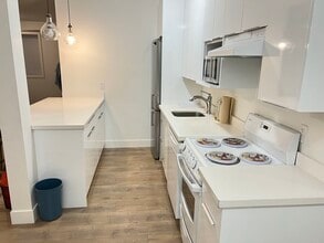 13250 16 Av in Surrey, BC - Building Photo - Building Photo