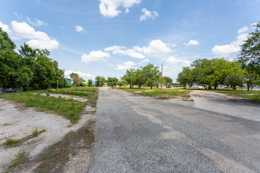 1215 Falcon St in Houston, TX - Building Photo