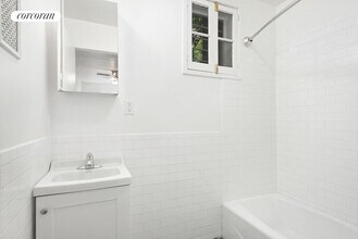 212 W 16th St in New York, NY - Building Photo - Building Photo