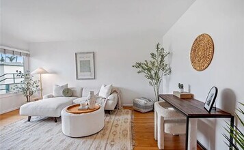 2041 Euclid St in Santa Monica, CA - Building Photo - Building Photo