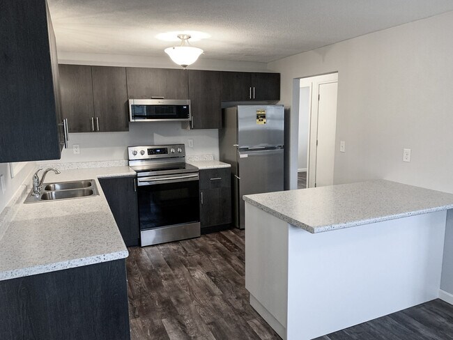 214 Larch Ave, Unit 214 in Onalaska, WI - Foto de edificio - Building Photo