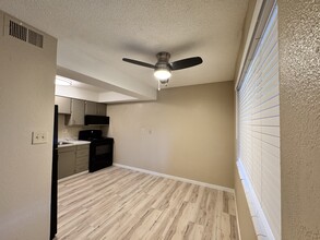 Royal Oak Apartments in Reno, NV - Building Photo - Building Photo