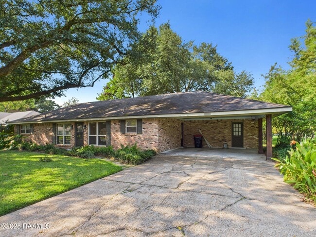 200 Claymore Dr in Lafayette, LA - Building Photo - Building Photo