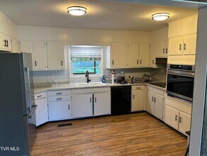 2703 W Walnut St, Unit 2-A6 in Johnson City, TN - Building Photo - Building Photo