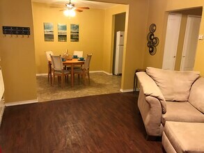 2403 N Elmendorf St, Unit Lake Life Lodge in San Antonio, TX - Building Photo - Building Photo