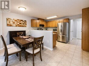 103 Starr Crescent in Aurora, ON - Building Photo - Building Photo