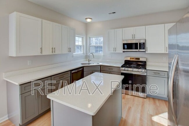 2112 Seastone Trce in Chesapeake, VA - Foto de edificio - Building Photo