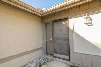 5005 Ledgewood Way in Orlando, FL - Foto de edificio - Building Photo