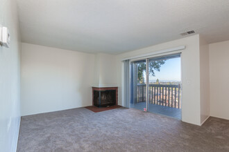 Kelly Green Apartments in Hayward, CA - Foto de edificio - Interior Photo