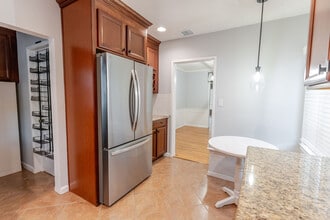 640 E Valencia Ave in Burbank, CA - Building Photo - Building Photo