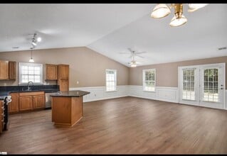 27 Sweetland Ct in Greenville, SC - Foto de edificio - Building Photo