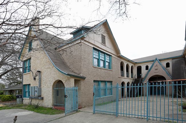 Las Brisas Manor in Dallas, TX - Foto de edificio - Building Photo