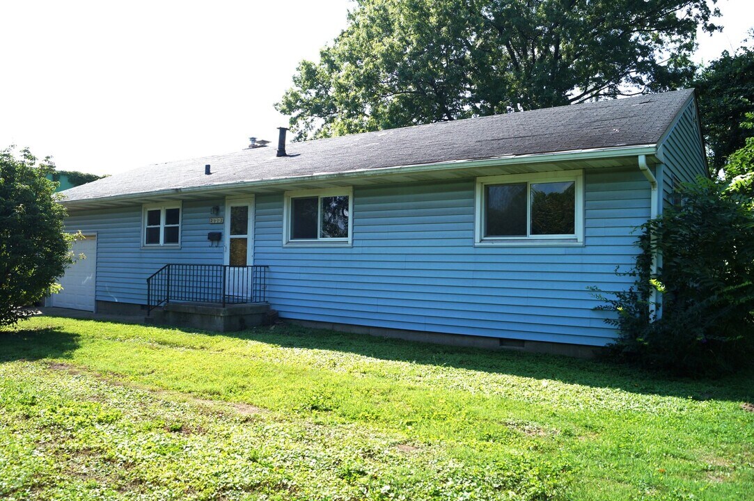 2612 E Edwards Row in Bloomington, IN - Building Photo