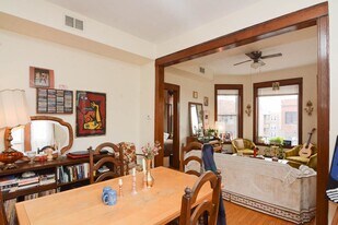 2316 W Iowa St, Unit 4C in Chicago, IL - Building Photo