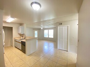 6100 Westgate Dr in Orlando, FL - Building Photo - Building Photo