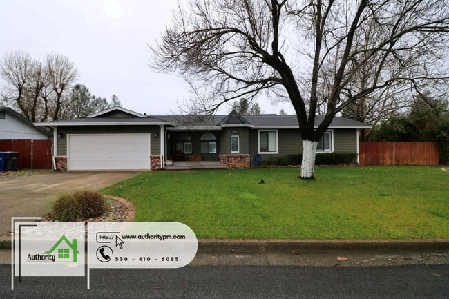 705 Country Oak Dr in Redding, CA - Building Photo - Building Photo