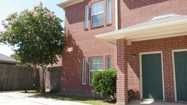 2405 Berger Dr in Bryan, TX - Building Photo - Building Photo