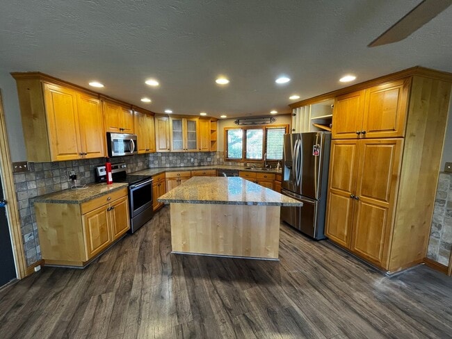 property at 933 Northern Hills Cir