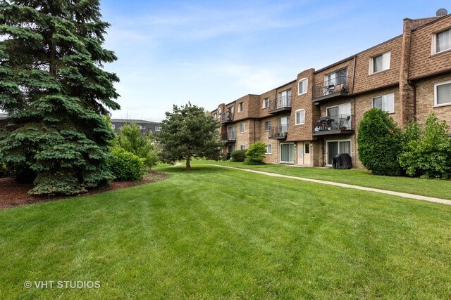 9439 Bay Colony Dr in Des Plaines, IL - Building Photo