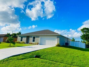 479 SW Holden Terrace in Port St. Lucie, FL - Building Photo - Building Photo