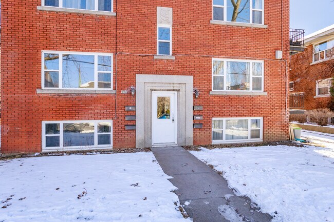 3750 Édouard-Montpetit Boul in Montréal, QC - Building Photo - Building Photo