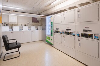 Skyline Towers in Washington, DC - Foto de edificio - Interior Photo