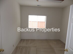 1070 Faulkner St in Salinas, CA - Building Photo - Building Photo