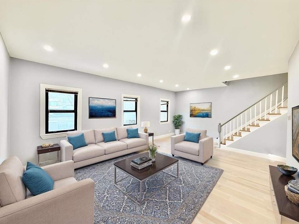 15 Berwick St in Melrose, MA - Building Photo