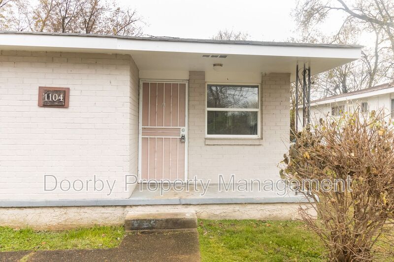 1104 N Hawthorne St in Chattanooga, TN - Building Photo