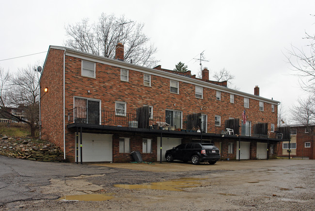 2561-2569 Chamberlain Rd in Akron, OH - Foto de edificio - Building Photo