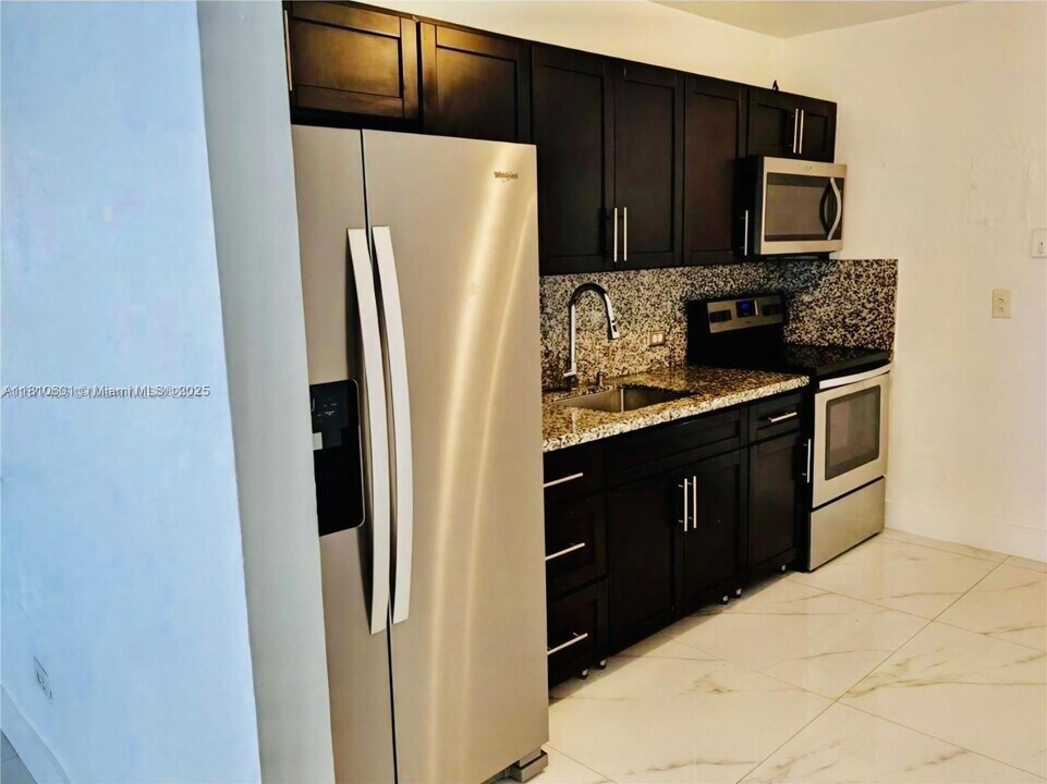 1220 E 10th Ave in Hialeah, FL - Building Photo