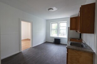 573 Ave E in Bayonne, NJ - Building Photo