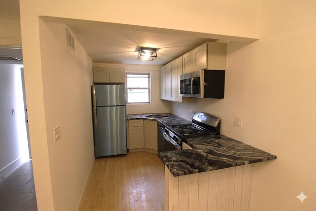 2470 N Clybourn Ave in Chicago, IL - Building Photo - Building Photo