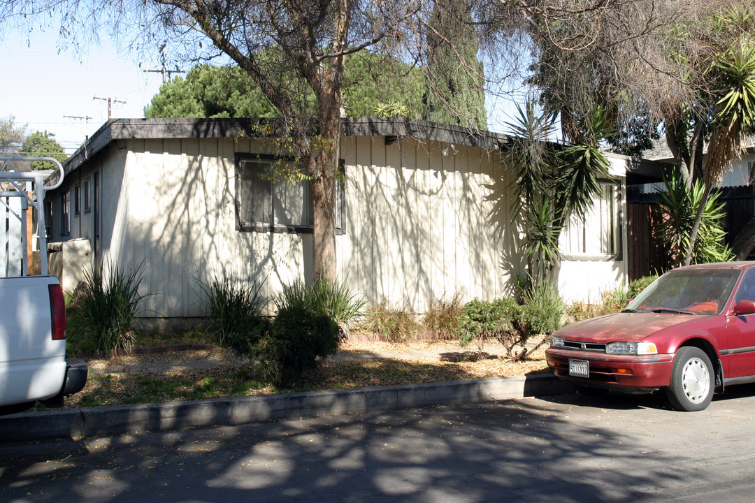 3221 E Wilton St in Long Beach, CA - Building Photo