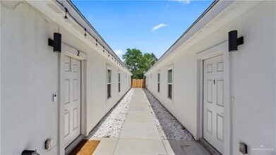 16 Acacia St in Alamo, TX - Building Photo - Building Photo