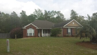 37 Magpie Trail in Crawfordville, FL - Building Photo