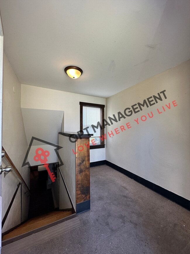 property at 720 S 5th St