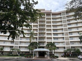 3507 Oaks Way, Unit 805 in Pompano Beach, FL - Building Photo