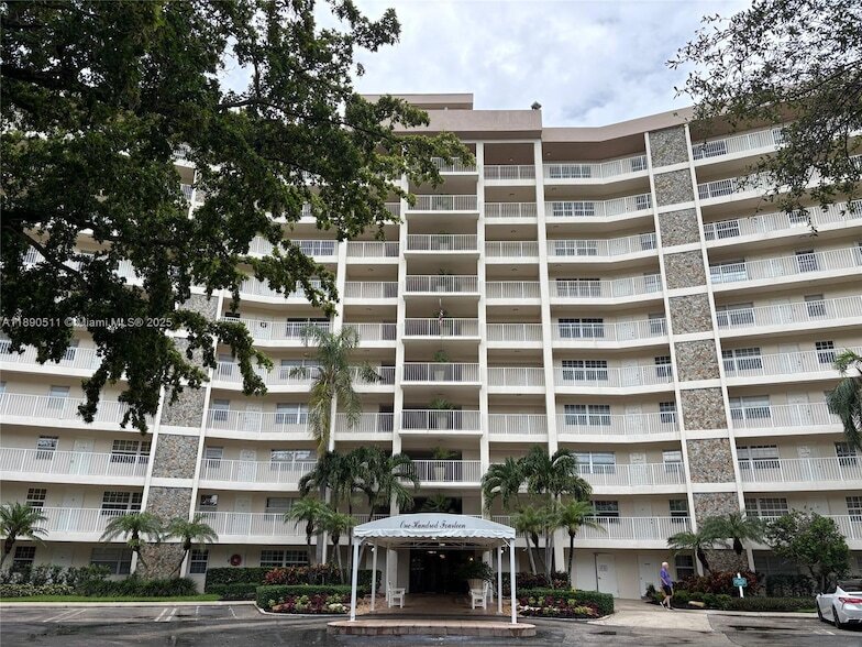 3507 Oaks Way, Unit 805 in Pompano Beach, FL - Building Photo