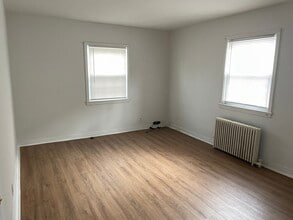 365 Concord Ave, Unit B in Ewing, NJ - Foto de edificio - Building Photo