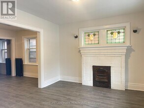 987 Main St E in Hamilton, ON - Building Photo - Building Photo