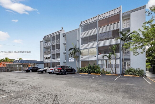 7105 W 13th Ave in Hialeah, FL - Building Photo - Building Photo