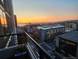 425 W Beech St, Unit 1156 in San Diego, CA - Building Photo