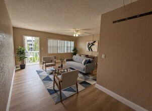 1451 NE 170th St in North Miami Beach, FL - Building Photo - Building Photo