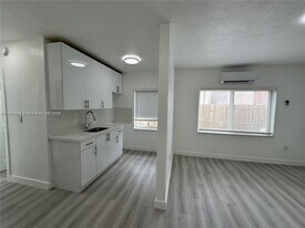 2001 NW Flagler Terrace in Miami, FL - Building Photo