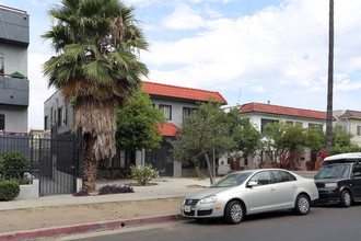 231-233 N Reno St in Los Angeles, CA - Building Photo - Primary Photo